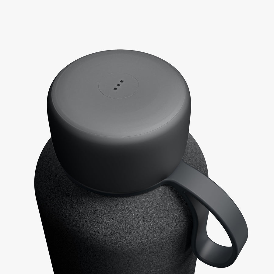 750 mL / Carbon Black | Close-up view of button of 750 mL Kiyo UVC Bottle in Carbon Black