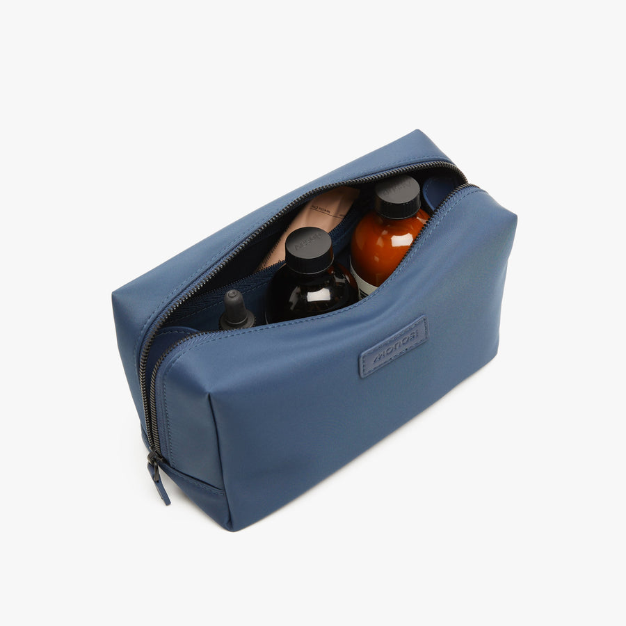 Large / Oxford Blue | Interior front view of Metro Toiletry Case Large in Oxford Blue