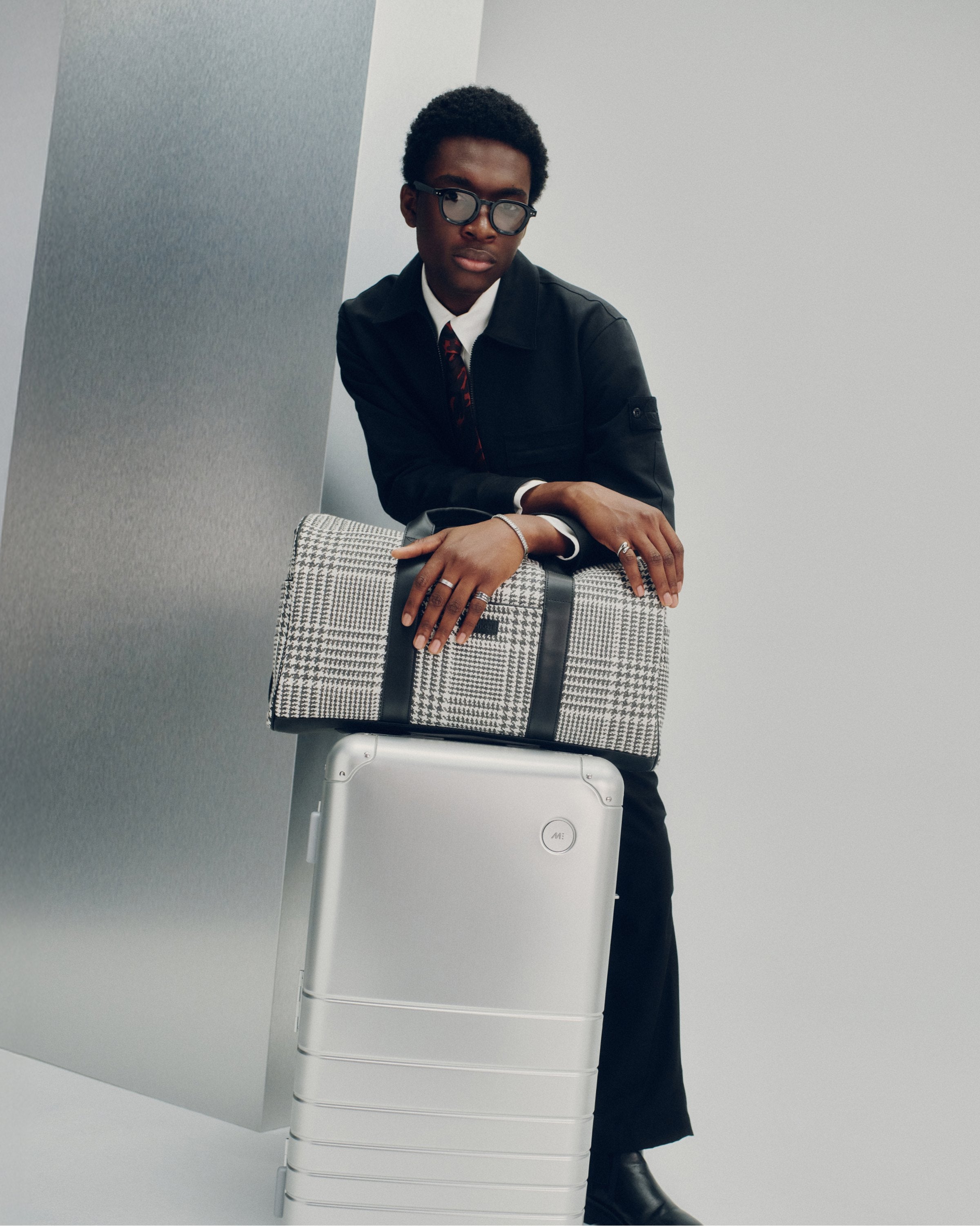 The Deluxe Set, Aluminum luggage with Houndstooth Check Tote Bag