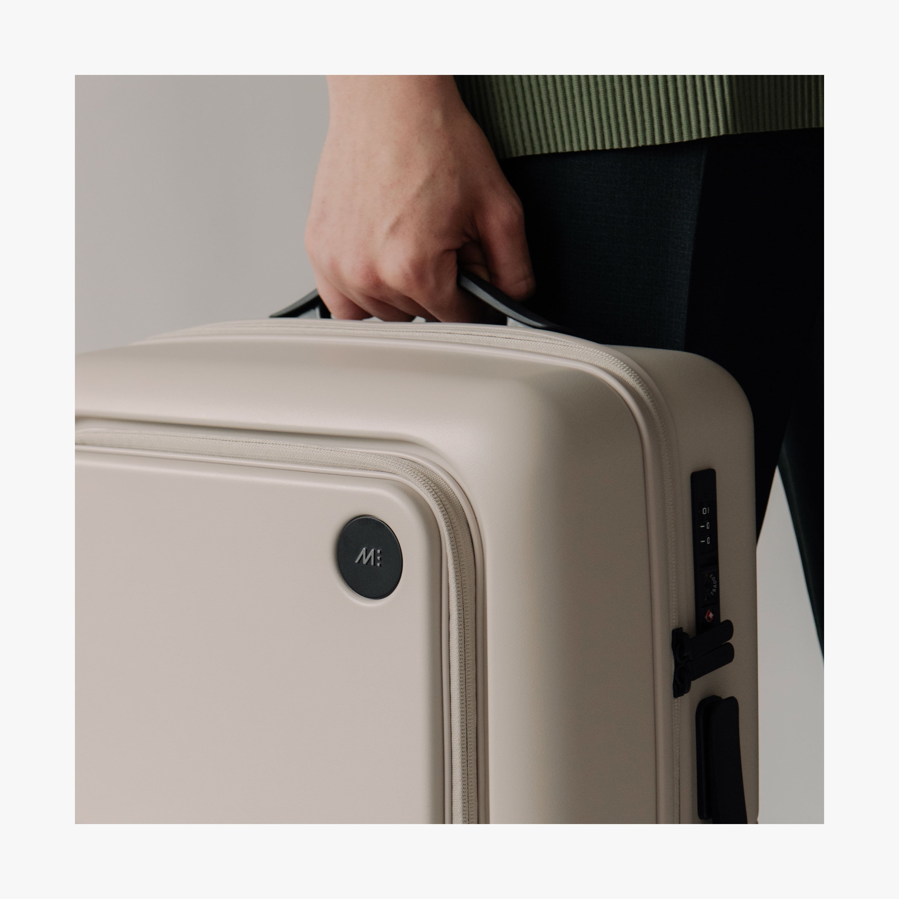 Monos スーツケース　キャリーオン Best Carry-On Suitcase | Cabin Size Monos Travel Luggage