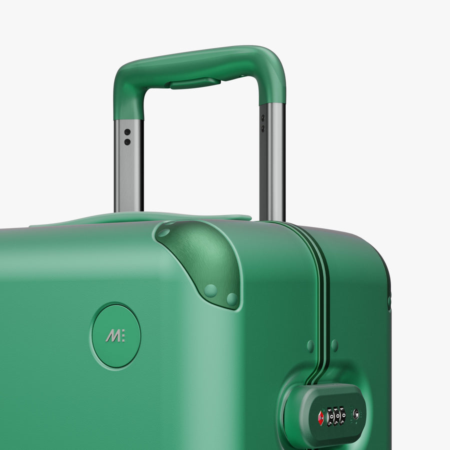 Jungle Green | Close-up view of the logo detail on the Hybrid Carry-On Plus in Jungle Green