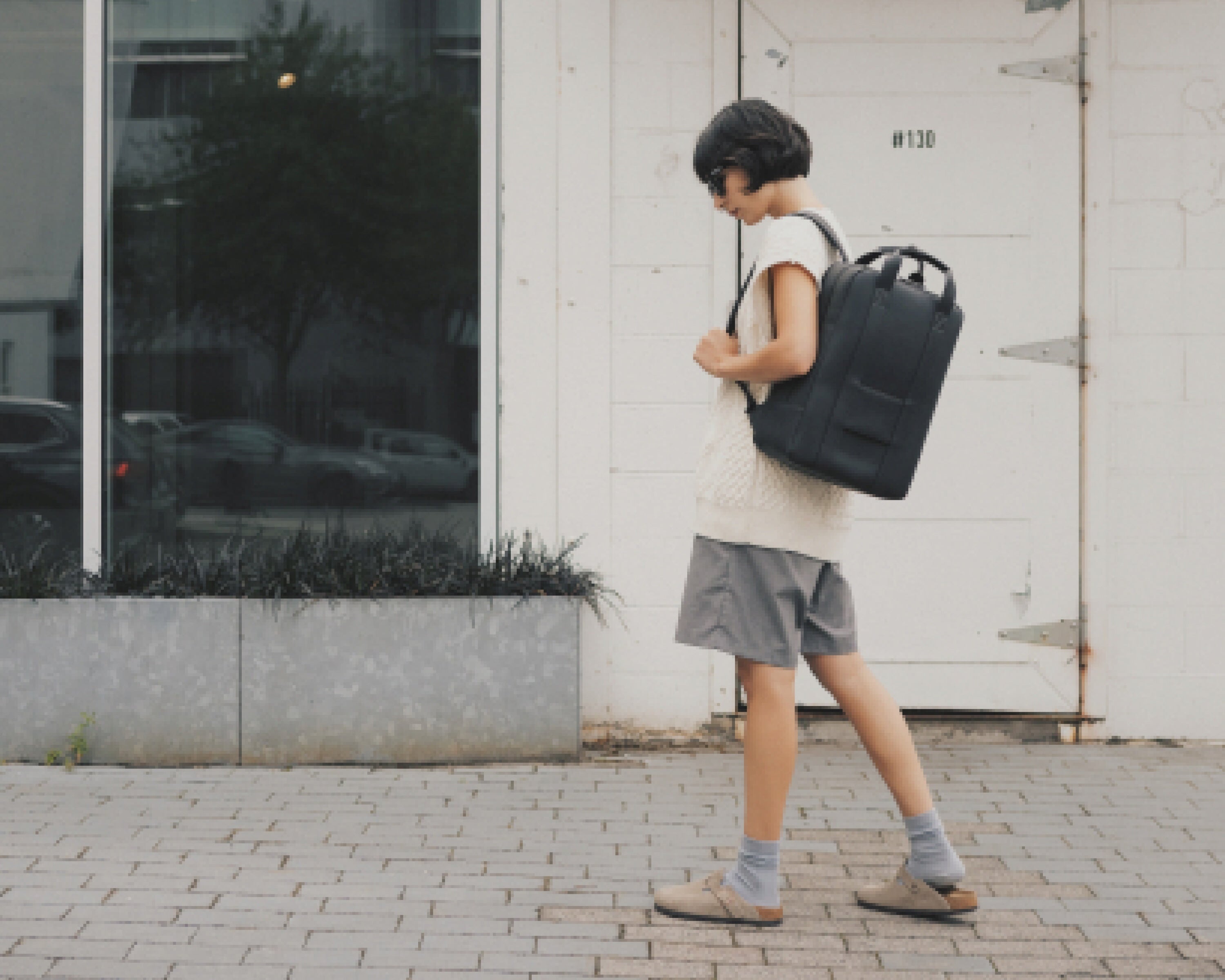 Metro Backpack – Carbon Black, Vegan Leather | Monos Travel  display picture 2