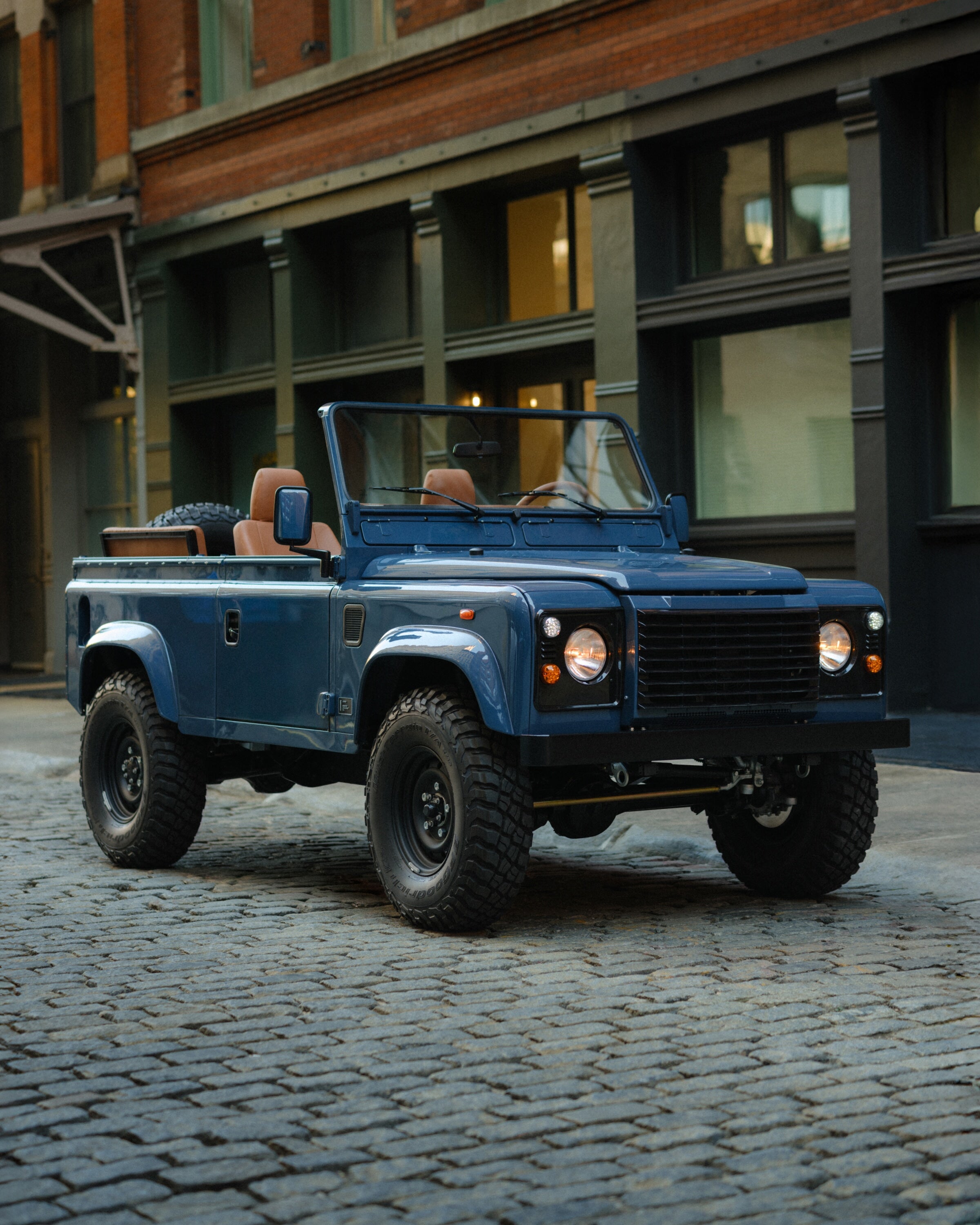 Land Rover Defender in Arles Blue, Brooklyn Coachworks | Monos Luggage