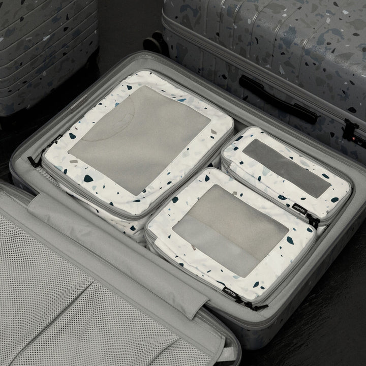 MICAO ジクレー〔空の旅〕 Montecito 3.0 Softside Medium Check-In Expandable Spinner