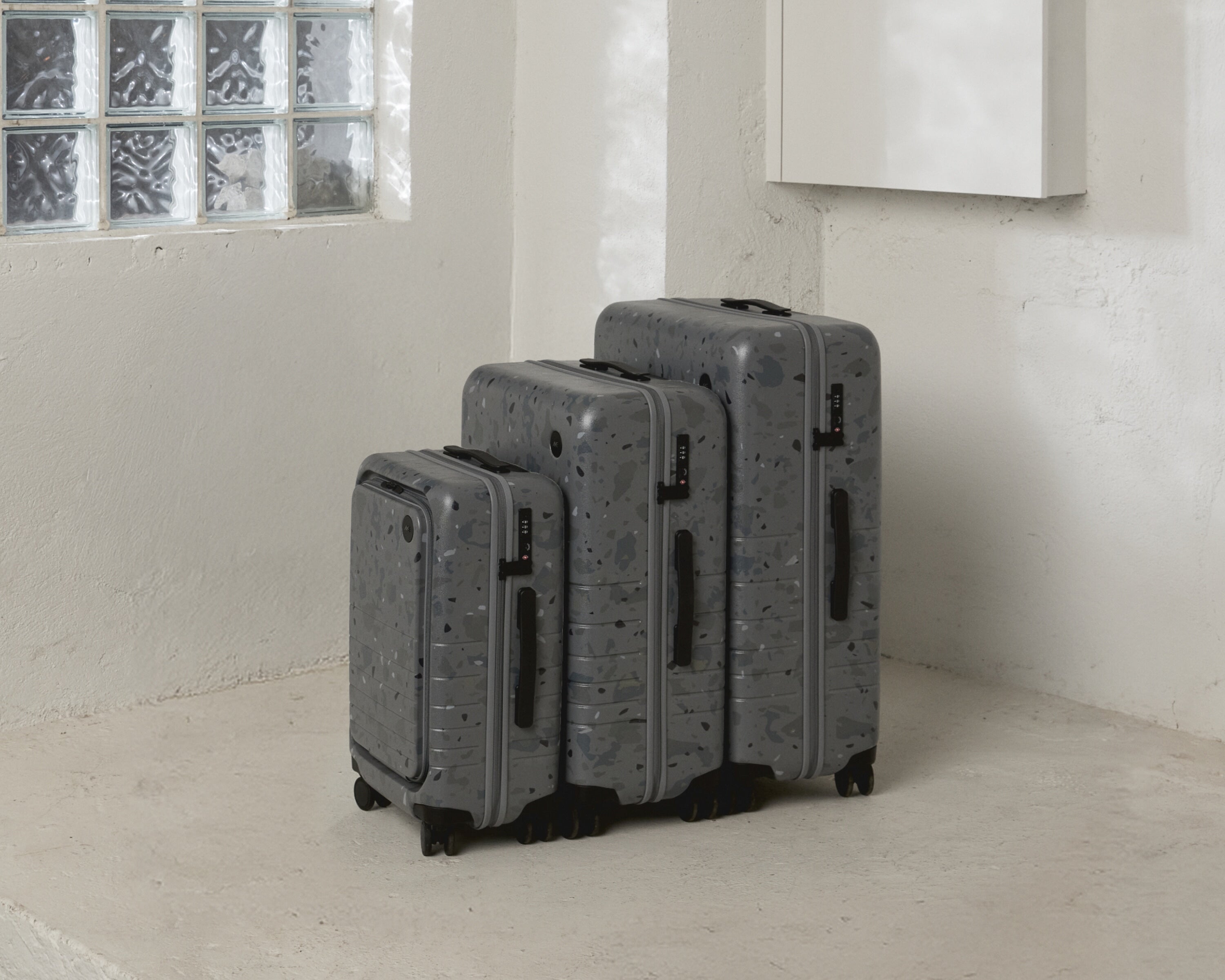 The Best Travel Suitcases | Classic Monos Luggage