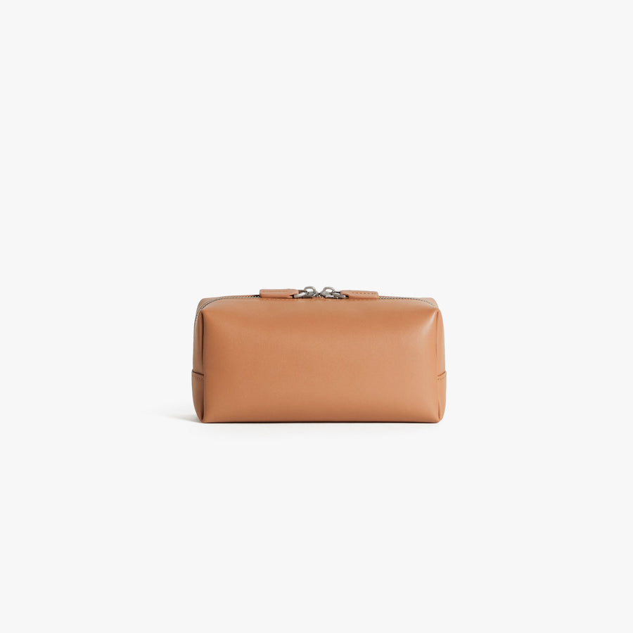 Small / Saddle Tan | Back view showing pocket of Metro Toiletry Case Small in Saddle Tan